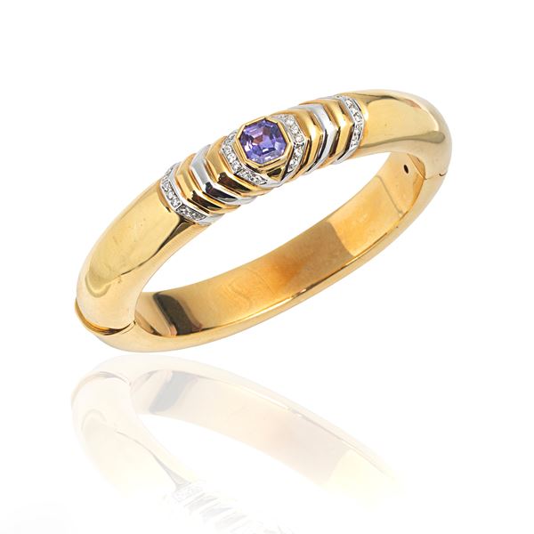 Large rigid bracelet in 18 kt yellow and white gold, diamonds and amethyst