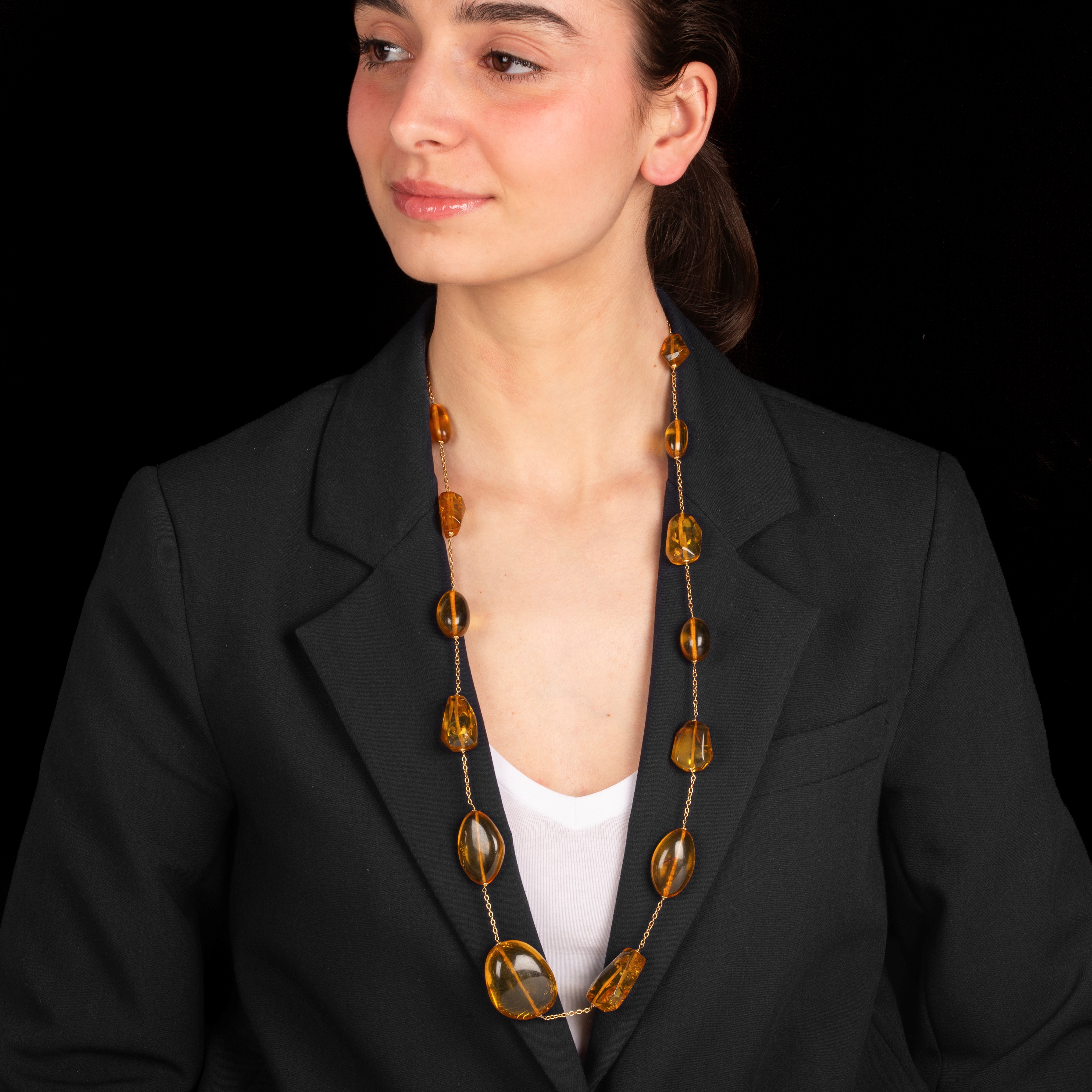 Collana in oro giallo 18 kt e ambra del Baltico, lunghezza cm 82
