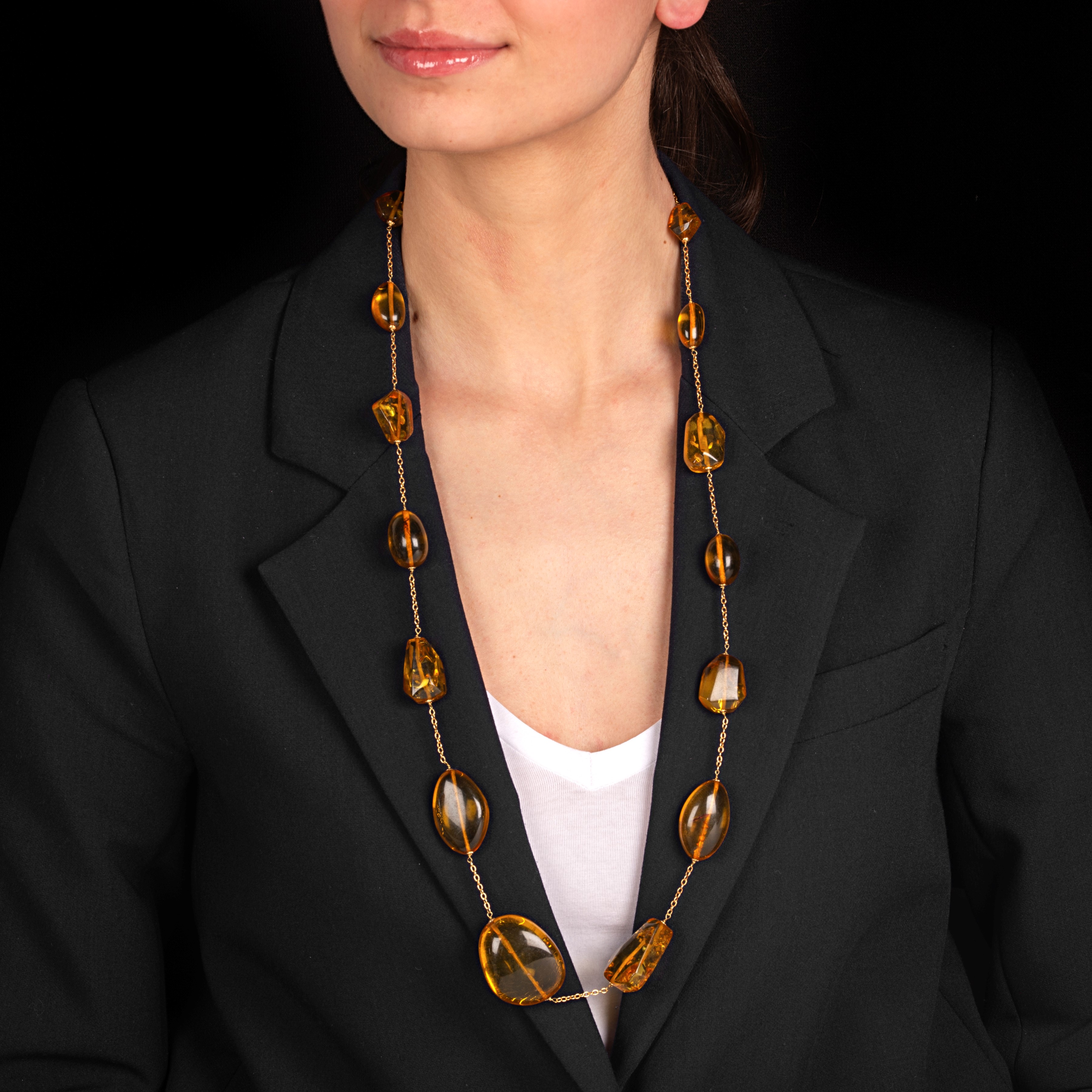 Collana in oro giallo 18 kt e ambra del Baltico, lunghezza cm 82
