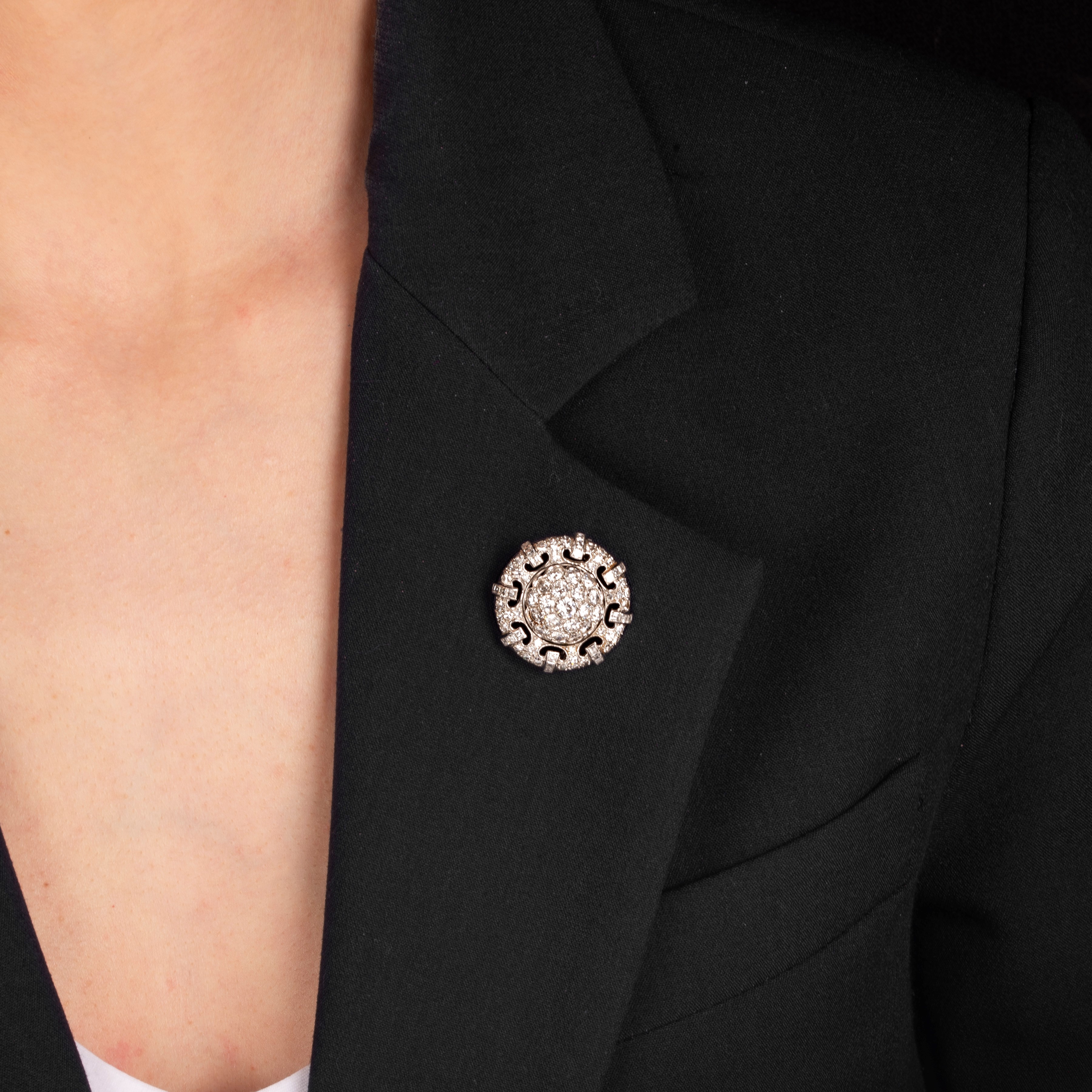 Spilla circolare in platino e diamanti