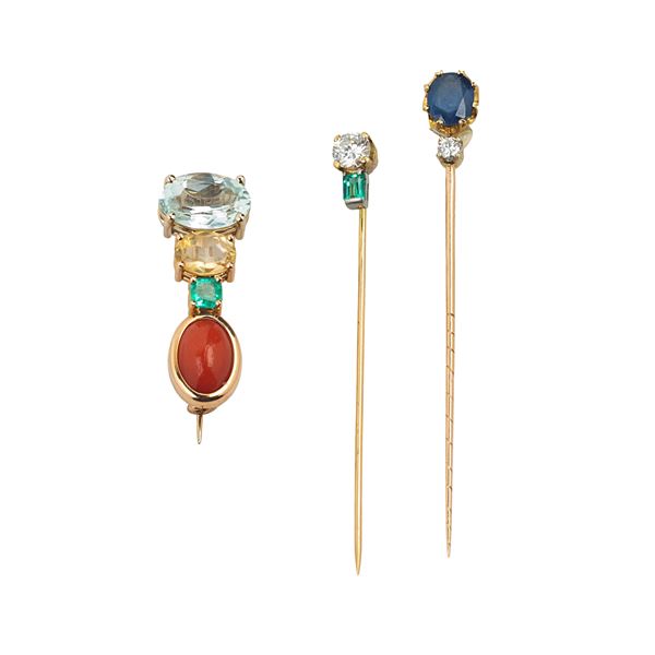 Brooch and two tie pins in 18 kt gold, quartz and red coral, diamonds, sapphire and emerald