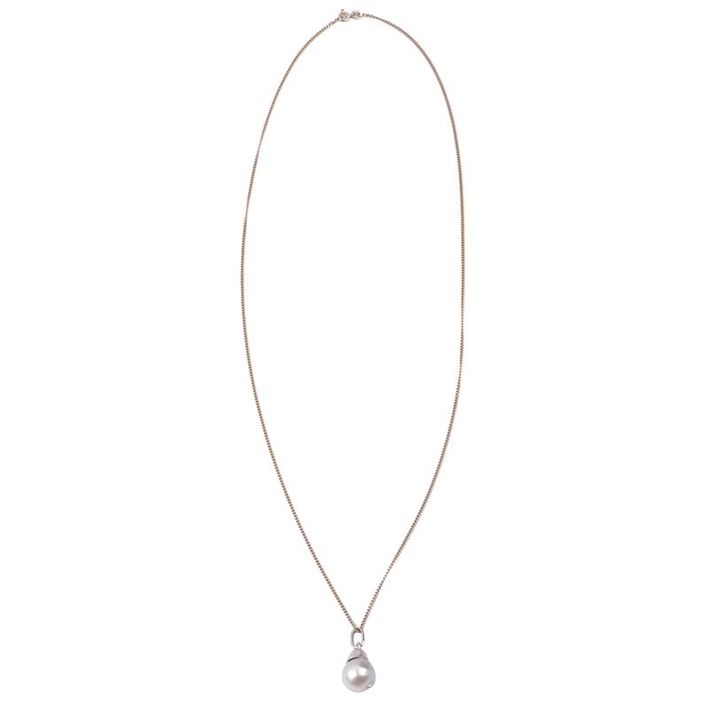 Lunga catena in oro bianco 18 kt e perla scaramazza