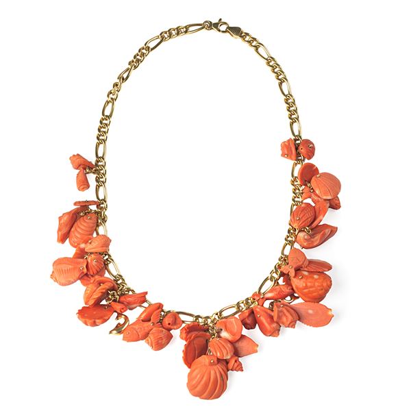 18 kt yellow gold link chain and charms made like red coral shells