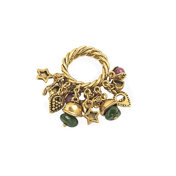 18 kt yellow gold ring with 18 kt gold charms and stones