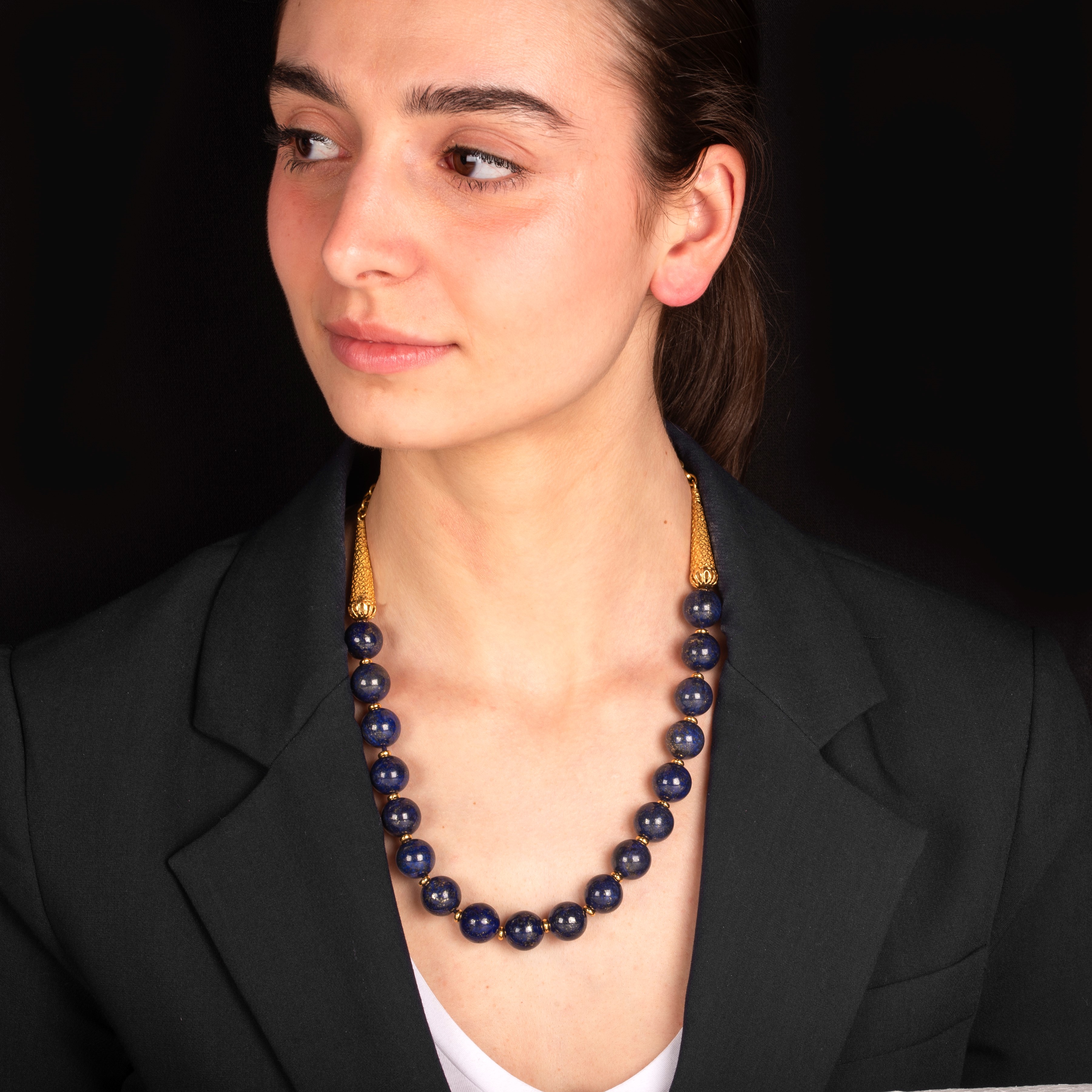 Collana in oro giallo 18 kt con sfere di lapislazzuli