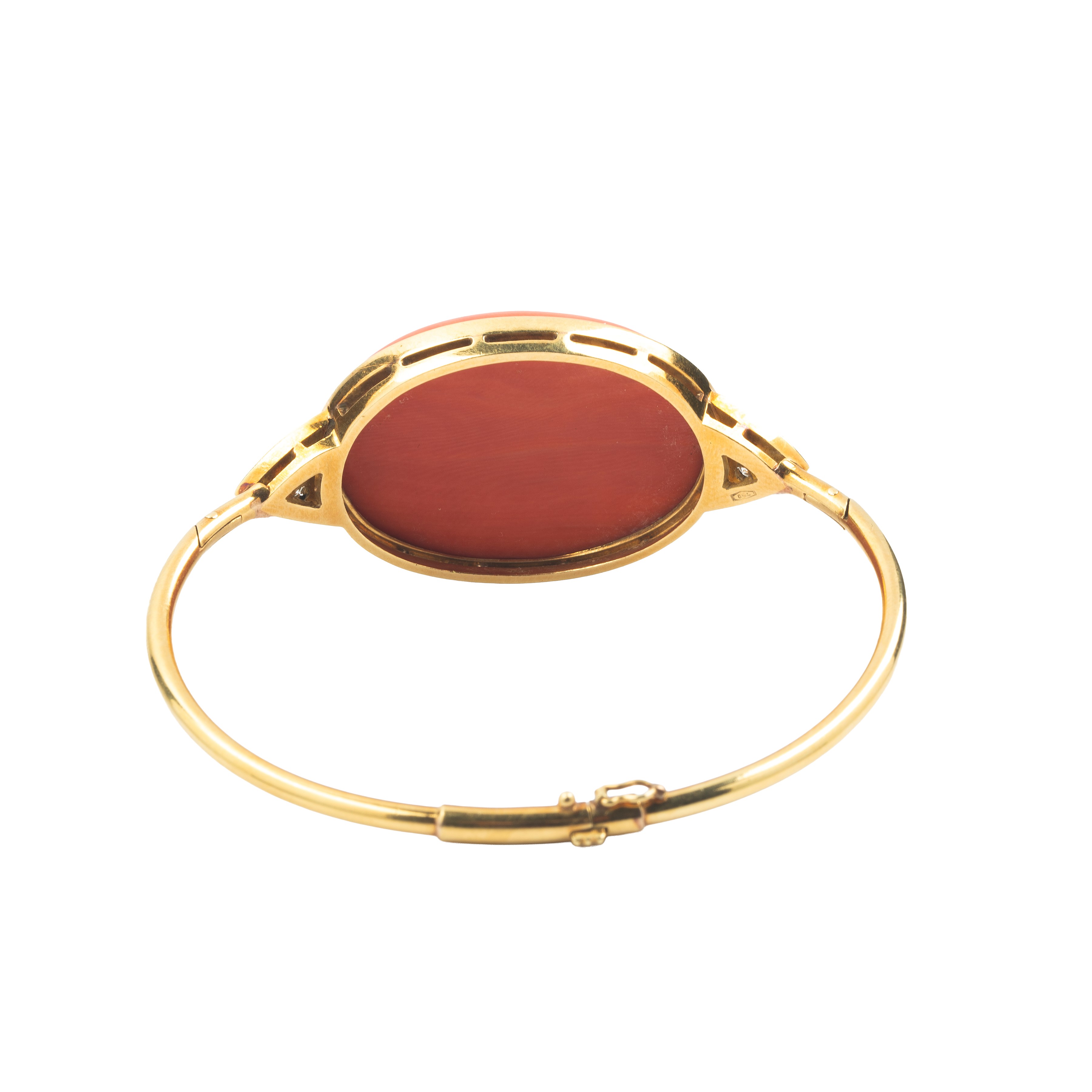 Bracciale rigido in oro giallo 18 kt con diamanti e grande corallo rosso
