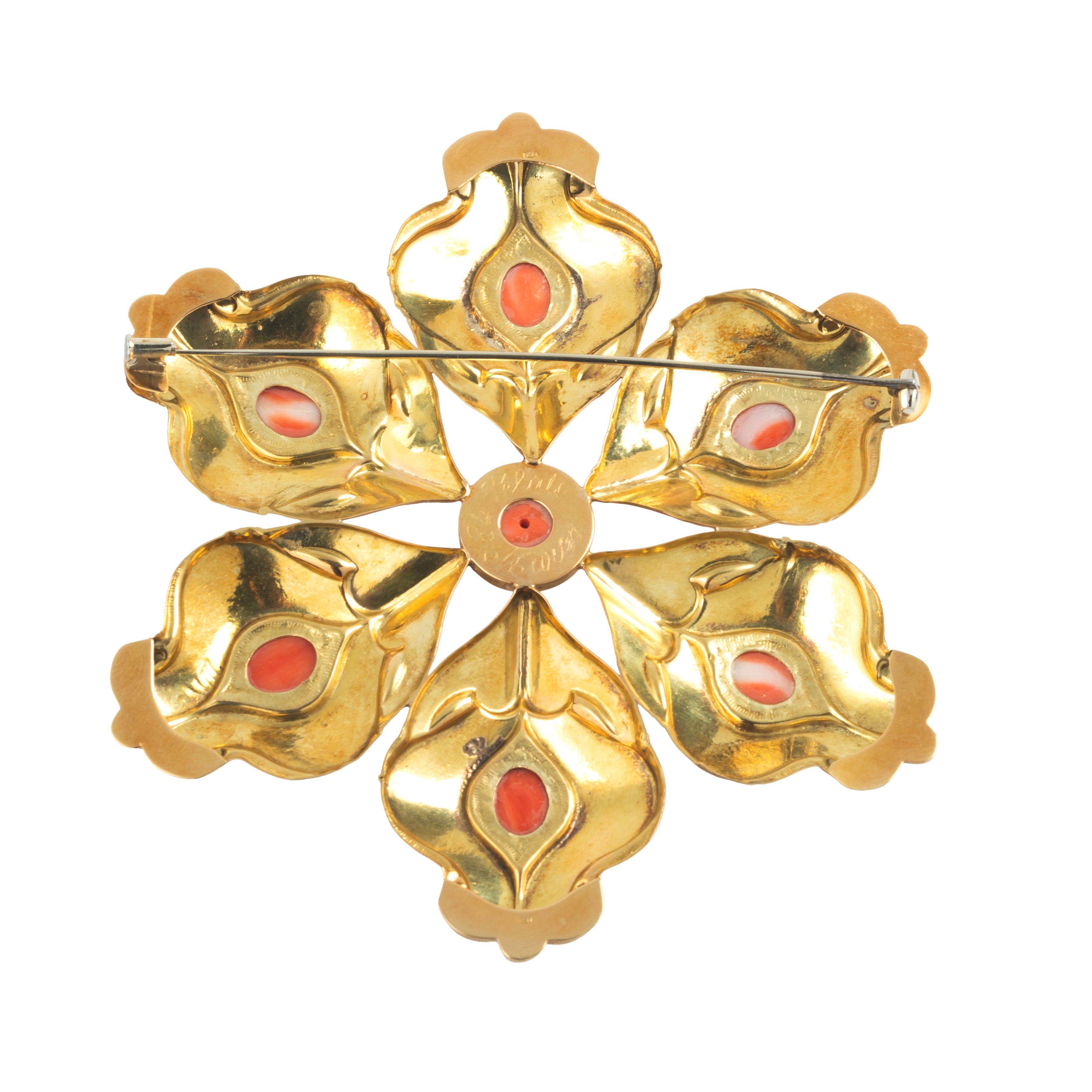 Marco Pelati, Grande spilla floreale in oro giallo 18 kt e corallo rosso, anni Ottanta