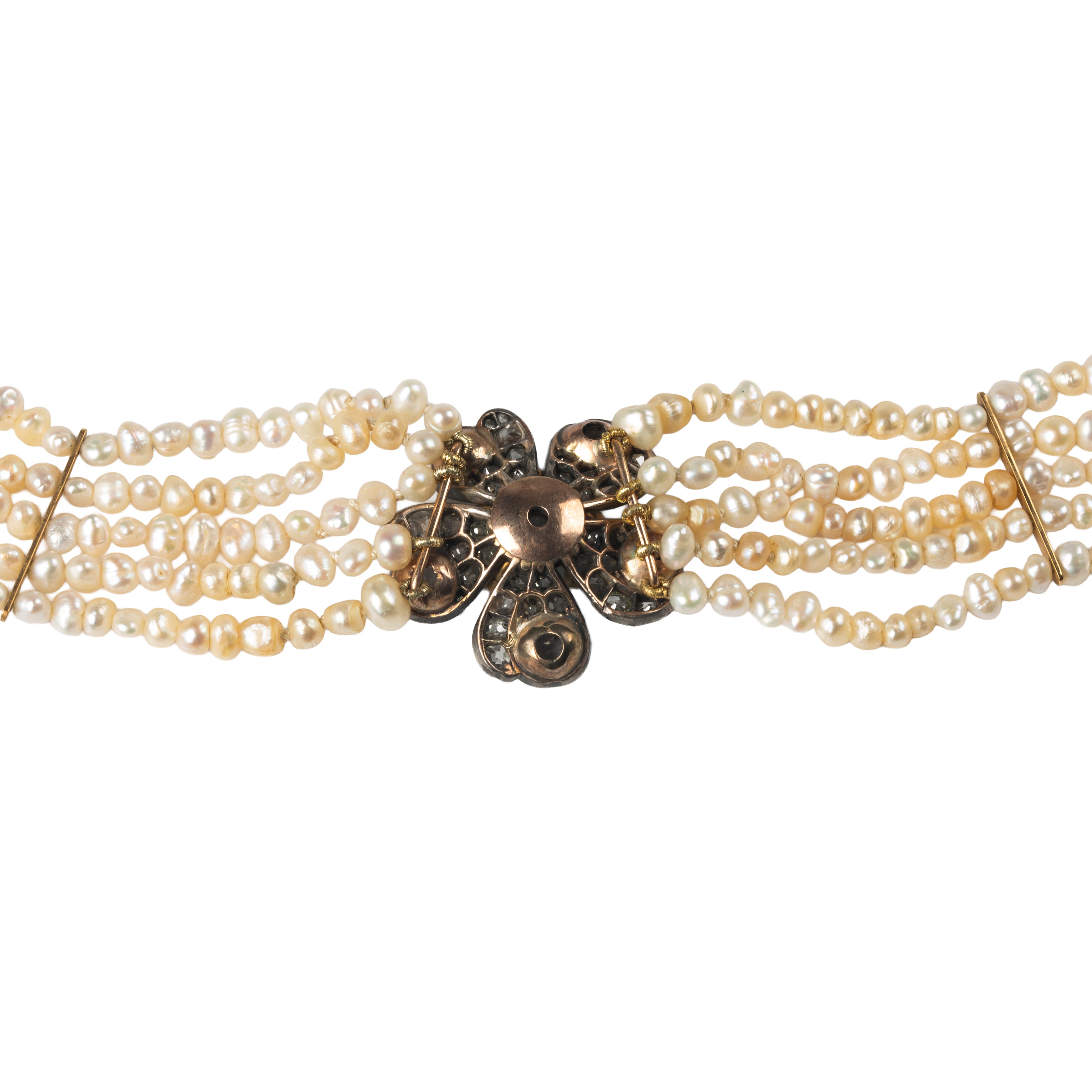 Chocher in perle con centrale a fiore in oro rosa a 9 kt, argento, diamanti e rubini