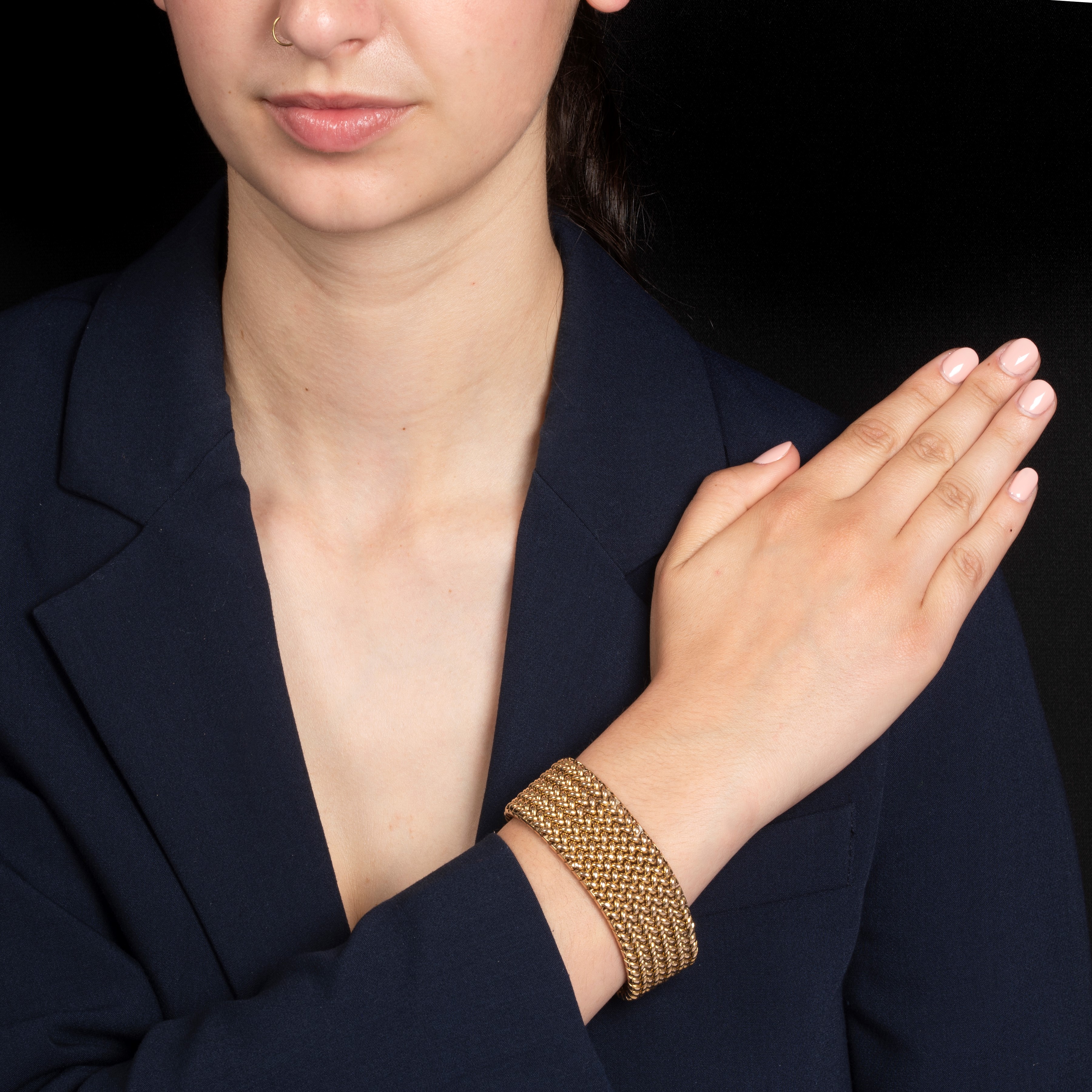 Bracciale ad imitazione del tessuto in oro giallo 18 kt, anni Quaranta