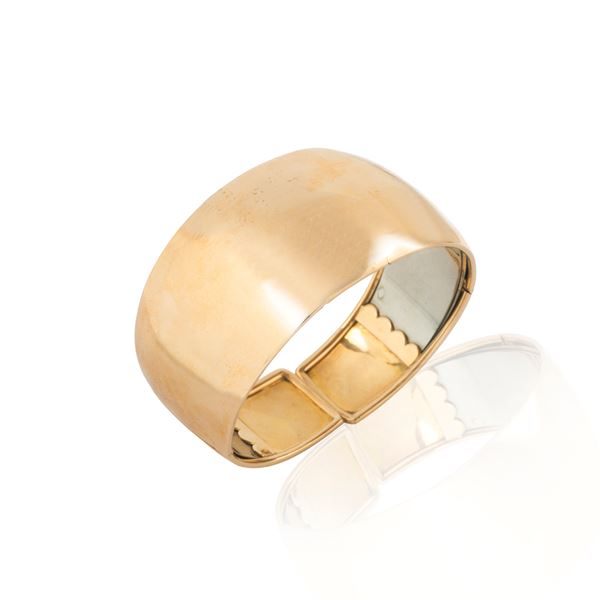 Tall, slightly domed rigid bracelet in 18 kt rose gold