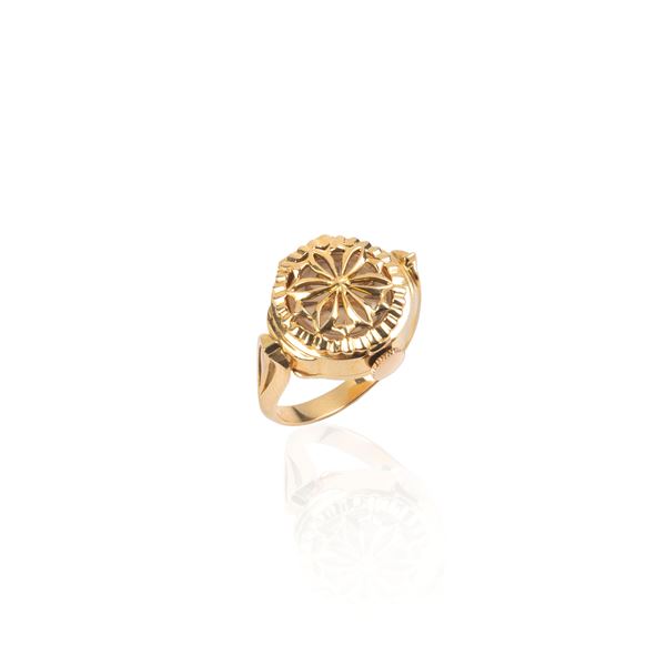 18 kt yellow gold watch ring