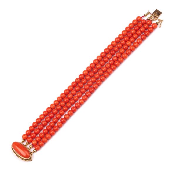 Bracelet in red coral and 18 kt yellow gold