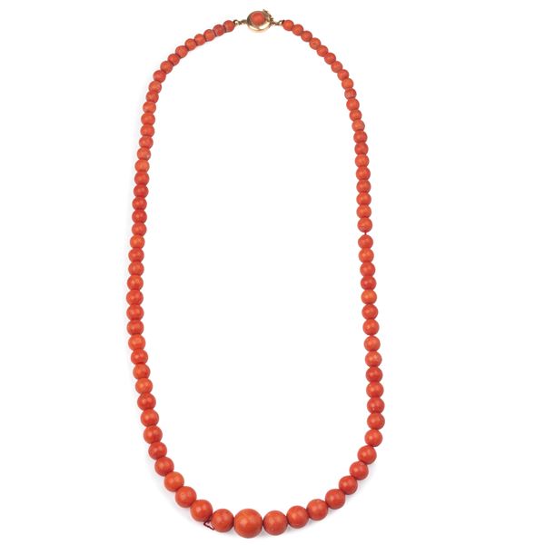 Necklace in red coral and 18 kt yellow gold