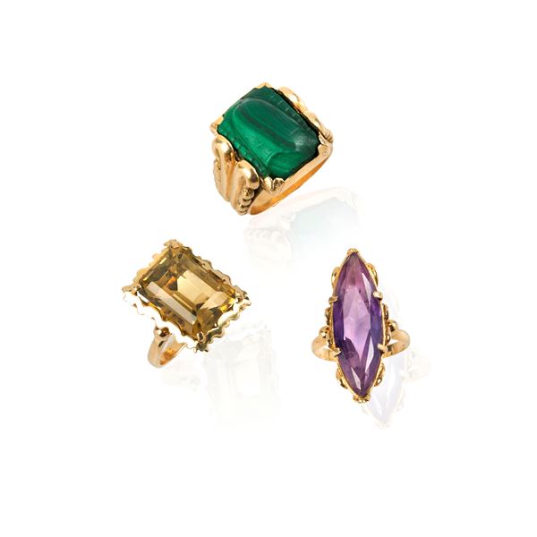 Men's ring in 18 kt yellow gold and malachite, another in 18 kt gold and one in low gold and stones