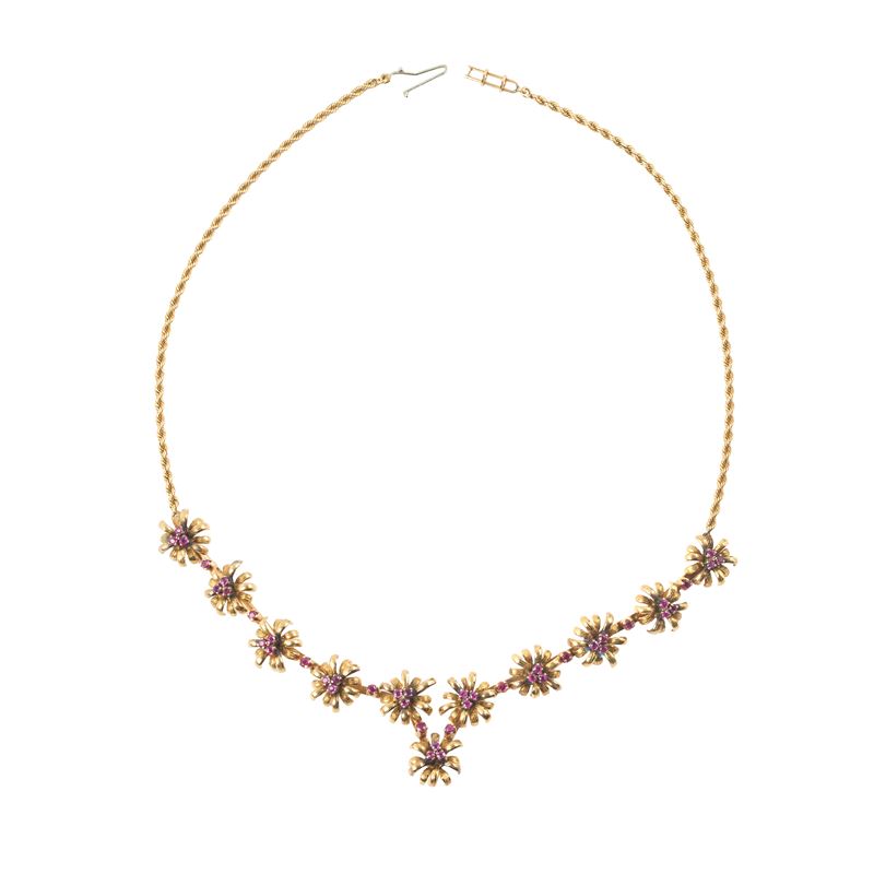 Girocollo floreale, oro giallo 18 kt e rubini (anni Cinquanta)