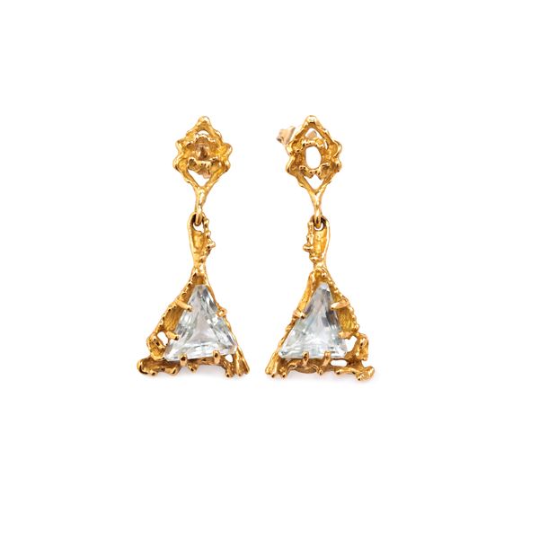 Paio di orecchini pendenti in oro giallo 18 kt e topazio azzurro