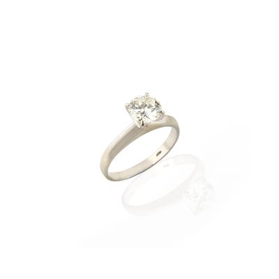 Anello solitario, oro bianco 18 kt e diamante, anni Sessanta