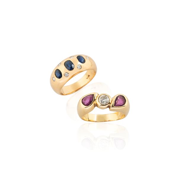 Band ring in 18kt yellow gold, diamonds and sapphires and another in 18kt gold, diamond and rubies