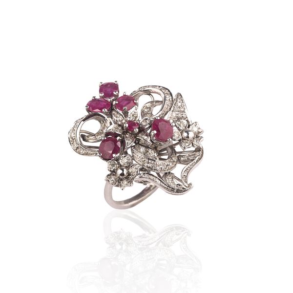 Large floral ring in 18 kt white gold, diamonds and rubies