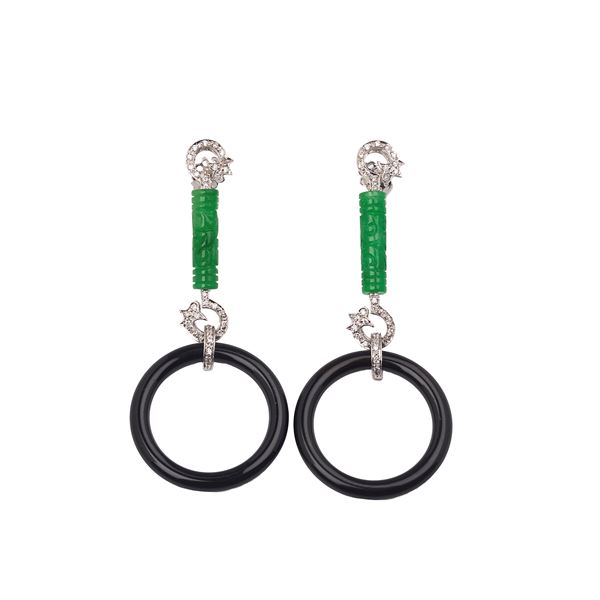 Pair of long earrings in 18 kt white gold, jadeite and onyx