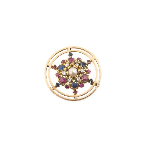 Spilla circolare in oro giallo 18 kt, diamanti, zaffiri, rubini e perla coltivata