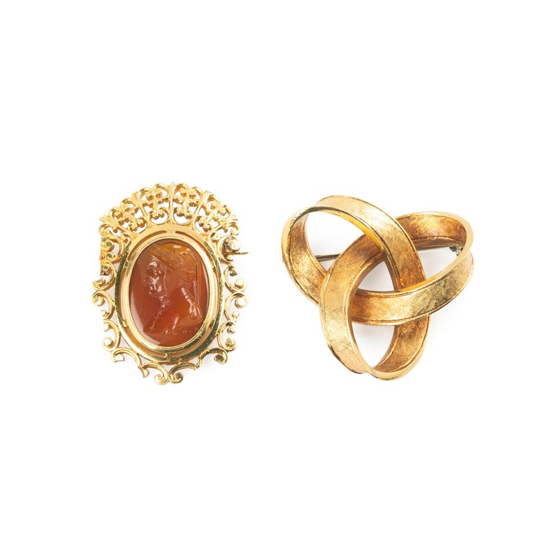 Spilla in oro 18 kt con cammeo in corniola raffigurante Dante