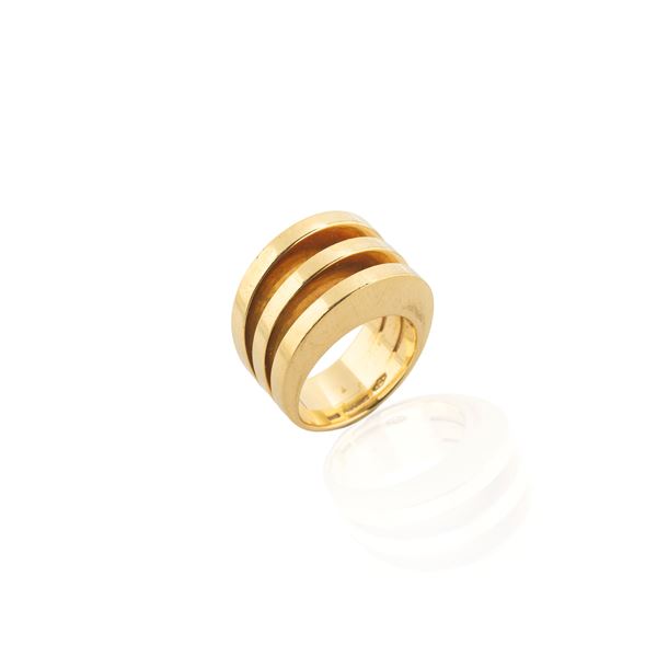 Anello di ispirazione geometrica in oro giallo 18 kt