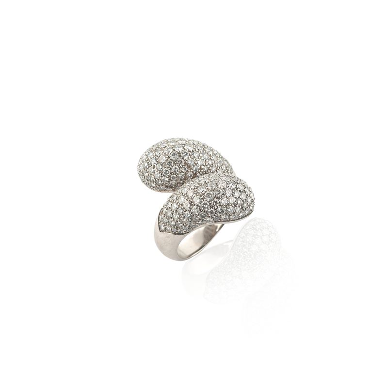 Grande anello in oro bianco 18 kt con diamanti, anni Novanta