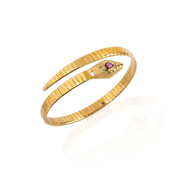 Snake bracelet in 18 kt yellow gold, diamonds and ruby