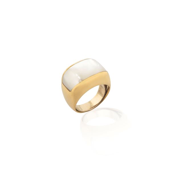 Anello a ponte in oro giallo e madreperla