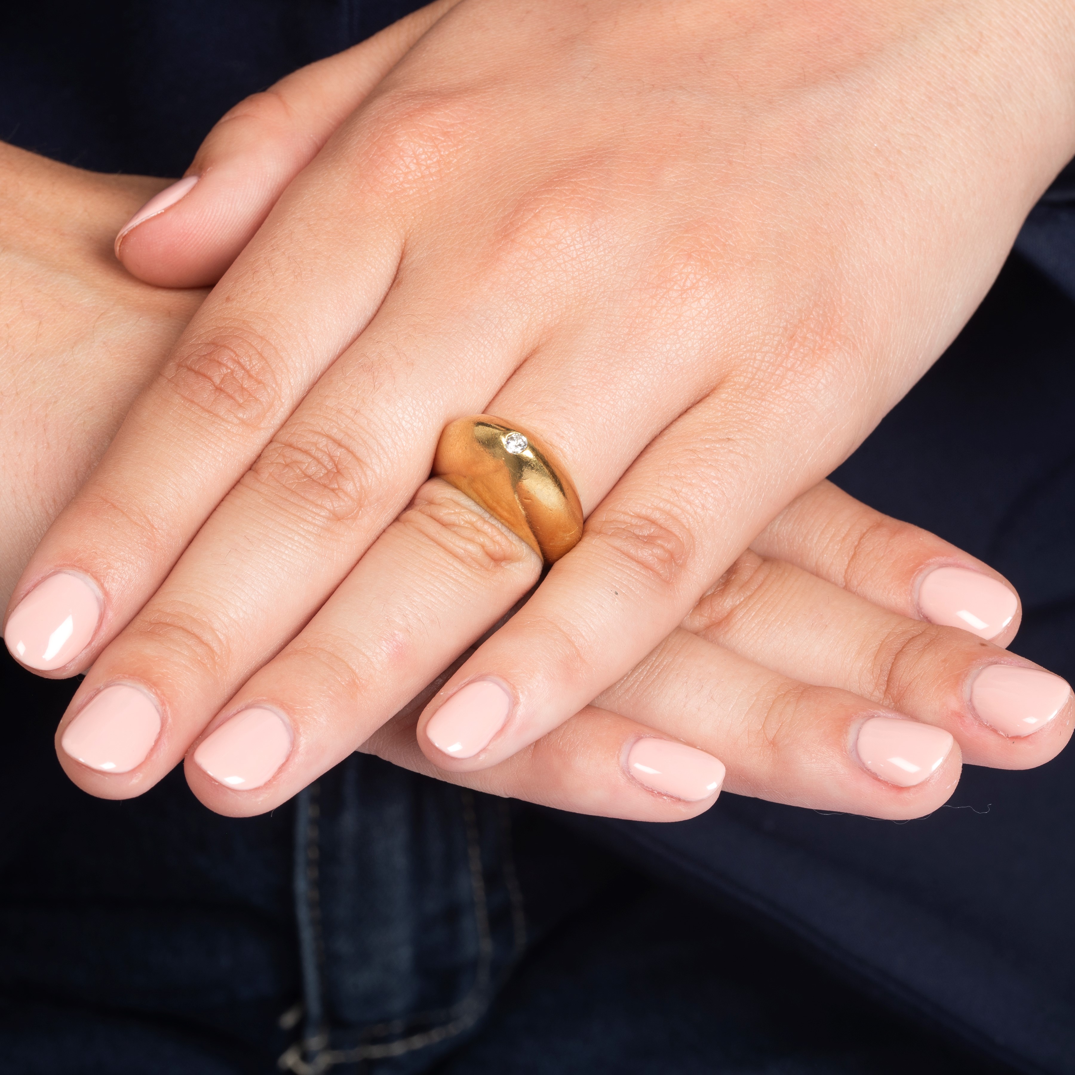 Anello a cono in oro giallo con diamante, Clio (anni Novanta)