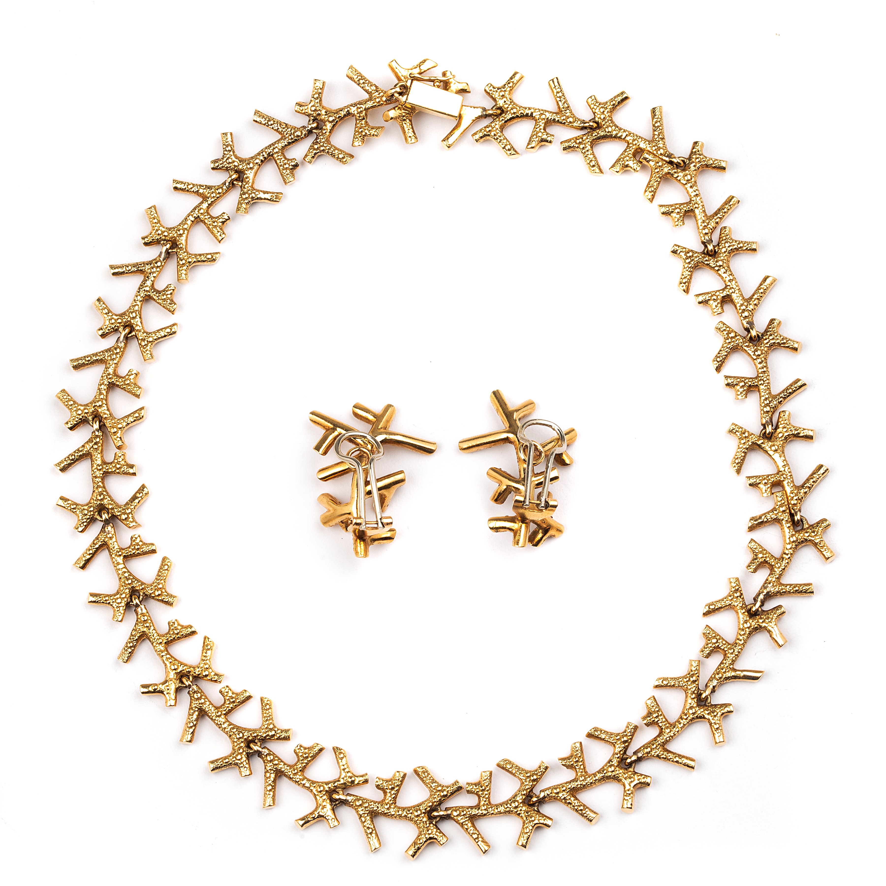 Paio di orecchini e collier, rametti in corallo con montature in oro giallo 18 kt (Firenze, anni ...