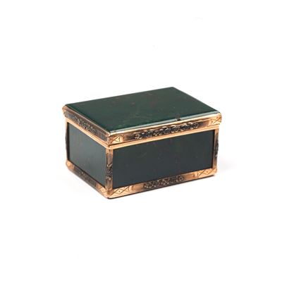 Tabacchiera in oro rosa 9 kt con diaspro verde, Firenze (prima metà XX secolo)
