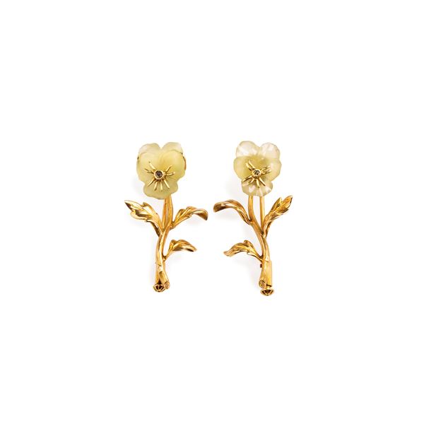 Pair of Primula brooches in 18 kt yellow gold and quartz