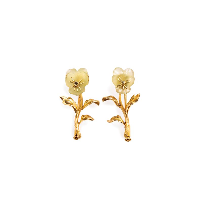 Firenze, Anni Sessanta, Paio di spille “Primula” in oro giallo 18 kt con quarzo