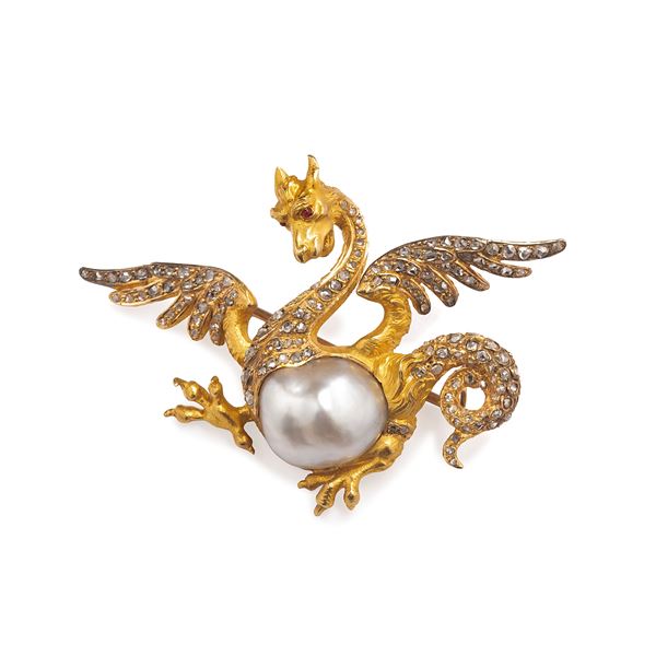 Large Dragon brooch in 18 kt yellow gold, diamonds, rubies and scaramazza pearl