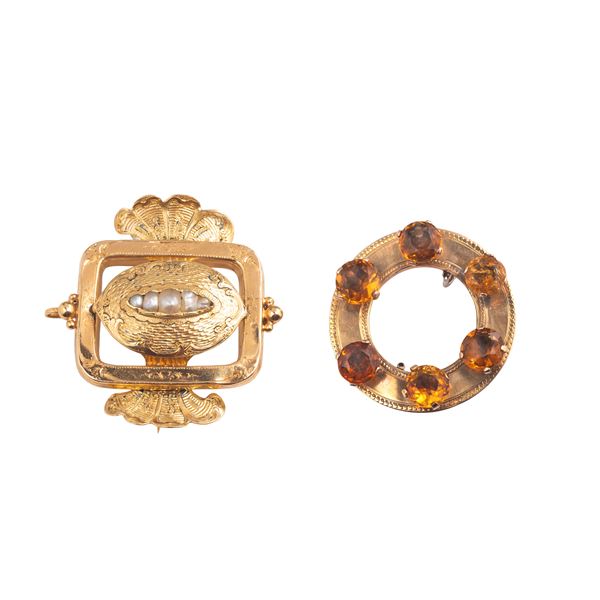Large rectangular brooch in 18 kt gold and pearls and pendant in 9 kt gold with yellow quartz