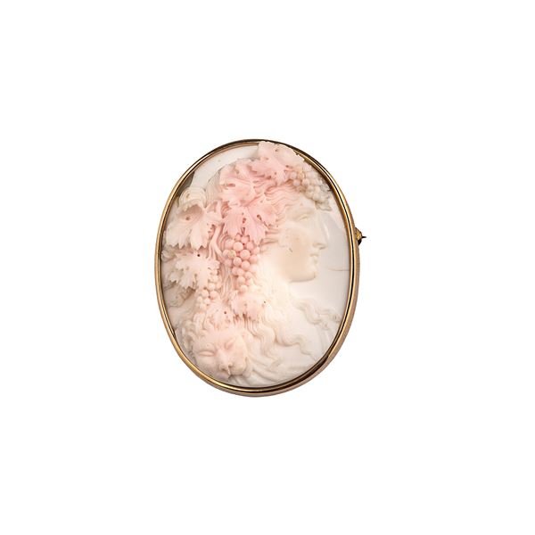 Pendant brooch with shell cameo depicting Bacchus and 18 kt yellow gold