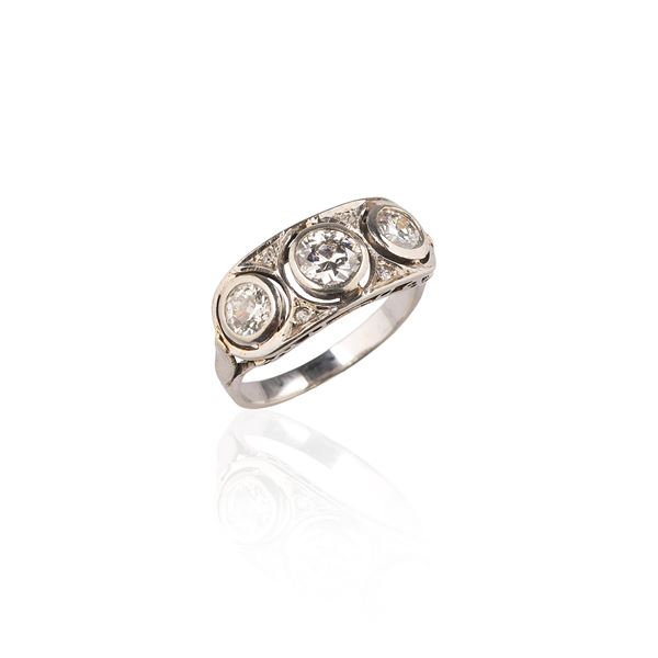 Ring in white gold and diamonds