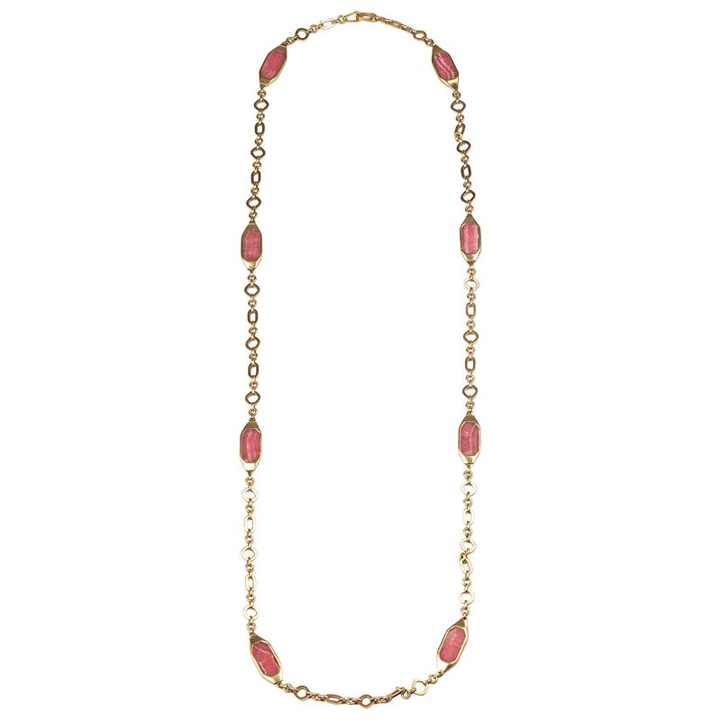 Collana lunga a maglie intrecciate, oro giallo 18 kt e rodocrosite (anni Settanta)