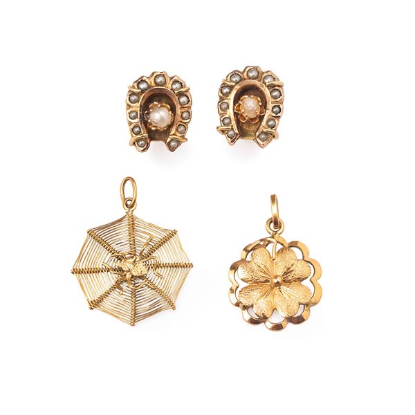 Horseshoe earrings in 18kt gold and low gold, Spider and Four-leaf clover pendant in 18kt gold