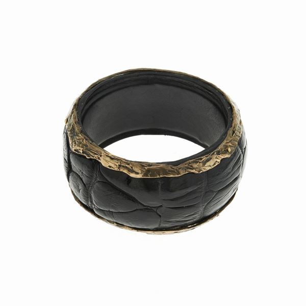 Bangle bracelet