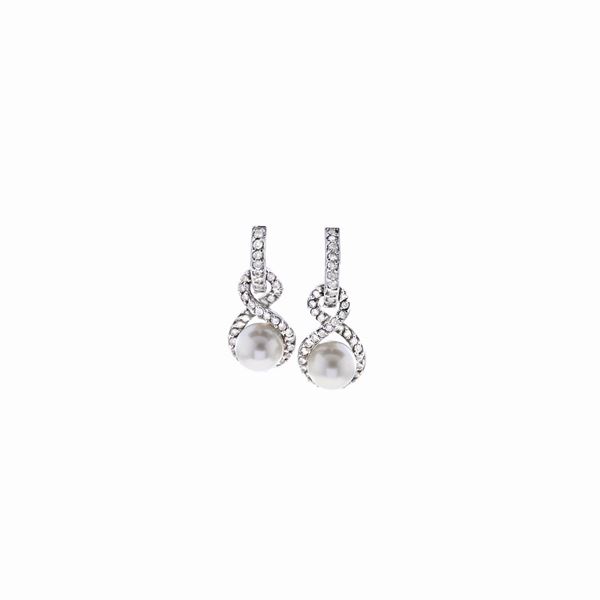 Pair of earrings