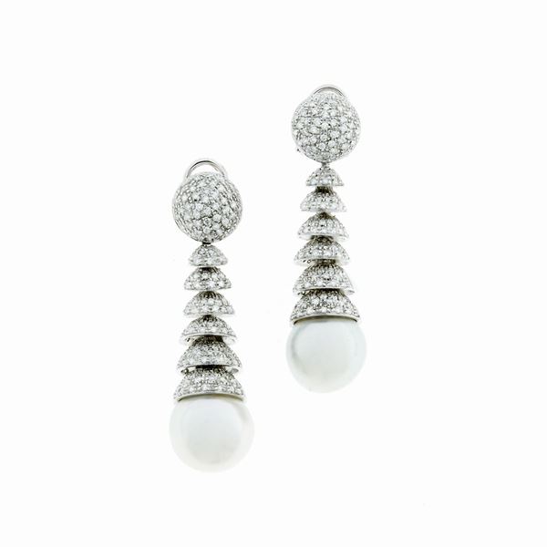Pair of earrings
