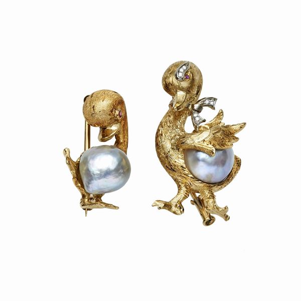 Lot of two brooches  - Auction Jewels of the twentieth century and Watches - Curio - Casa d'aste in Firenze